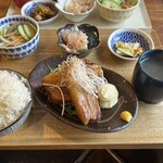 肉の八十二食堂 - 