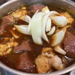 フナバシ屋 - てっちゃん鍋はホルモンの脂とピリ辛濃い味の味噌鍋つゆが美味しい！