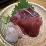 フナバシ屋 - 刺身3点が最初に来ました。正直ちとくさみがあったけど4400円のコースに鮪がつく事自体が頑張ってるとは思う