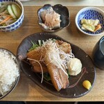 肉の八十二食堂 - 