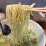 ラーメン海鳴 - 麺は細麺