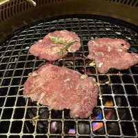 ホルモン焼肉 富や 栄店 - 