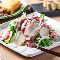 生ハムと林檎のシーザーサラダ