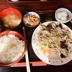 中華飲茶酒場　紅梅 - 豚肉ともやし炒め定食