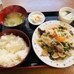 中華飲茶酒場　紅梅 - 肉と野菜炒め定食