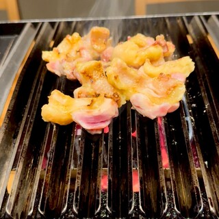 炭火焼きで引き立つ「さつま知覧どり」の旨味をお楽しみください