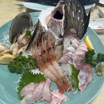 民宿 青塚食堂 - 八角入りの刺身盛り合わせ