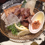 遊食屋 わらべえ - イベリコ豚のステーキ。表面カリカリ。豚あまし。盛り付けも綺麗