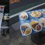 アジャンタ - 左：「Oh! Bento」というのぼり　右：並んでいるカレー弁当