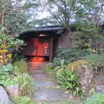 開花亭 - フロントのある本館の外観