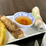 GIA DINH - 生春巻きに揚げ春巻き、これもいつもながら超うまい！ 
      ｳ,ｳﾏ━━━Ψ(°д°;!)━━━ｽ!!!!!
      5本くらい食べたいやつ！  でもそんなに食べたらメインが食えんくなるもどかしいやつ♪(≧∀≦)