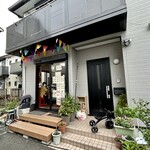 GIA DINH - 入り口は左の掃き出し窓、右の玄関ではありません、笑