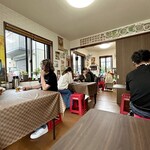 GIA DINH - 店名のGia Đình（ジャ・ディン）とは家族という意味、そのまんまのアットホームな雰囲気(^^)
      まぁ店自体が普通の住宅のリビングですからね、所謂「ごめんください系」のお店です、笑