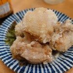 居酒屋とおるちゃん - 伝説の鶏もも唐揚げ 660円