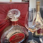 日本料理 TOBIUME - お酒⑰マルキ・ド・モンテスキュー・ ソレイユ・ エクストラ(ブランデー、フランス)
      コレクターの伯父さんが11万円で購入→現在のヤフオクでの取引価格は1,200円！(笑)