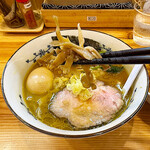 らぁ麺 秀登 - カレースープに舞茸と言う組み合わせも面白いです