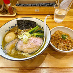 らぁ麺 秀登 - 「カレーらぁ麺」の手打ち麺と「貝柱ご飯（小）」