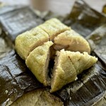 GIA DINH - モッチモチでおいし〜い♡ゞ(｡｡*)ﾉｳｯ!ヾ(*'ﾛ')ﾉ"ﾏｯ!
      塩味控えめで薄味なのもいいですね〜♪  なんといっても緑豆の風味がこのちまきの味を決定づけています(^^)