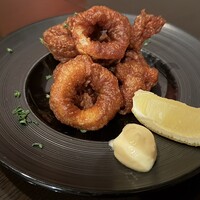 カラマレス　フリット　アリオリソース添え