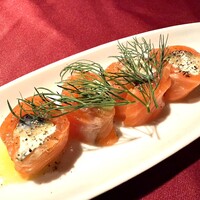 秋茄子と香草クリームチーズのスモークサーモン包み