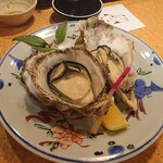 広島料理 西海 - R7.10.18夏でも牡蠣の焼き物2ケ。軽く火が入ったレアです。