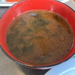 軽食の店 ルビー - オムライスに付いている味噌汁　味は濃いめ