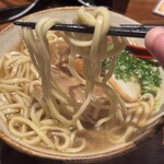 波照間 - 中太麺は程よいコシ。スープとの馴染みも良い。