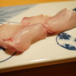 Isshin Zushi Koyo - 真鯛。醤油か海老塩でいただきます