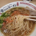 幸ちゃんラーメン - あまり豚骨主張していません