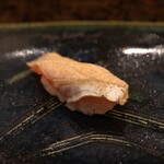 にぎり鮨 一五〇 - 炙りサーモン