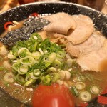 豚の骨 - 魚介豚骨ラーメン 1,000円