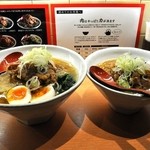 肉肉ラーメン - 左が特盛・右が並盛