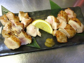 Torisuke - 鶏炙り料理は、中がレアで提供出来ます。お好みの焼き加減で！