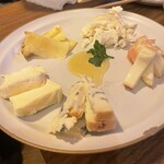 大衆フレンチ モツザマス - チーズ盛り合わせ