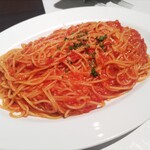 レストラン&バル elBUVA  - にんにくトマトパスタ