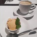 レストラン&バル elBUVA  - サービスで頂いたアイスと珈琲