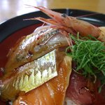 朝漁亭 丼 - ヨクバリ海鮮丼 by ぽいぇっとぽるしぇ