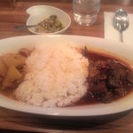 カリーアップ - 野菜カレーとスパイシービーフカレーのコンビネーションカレー