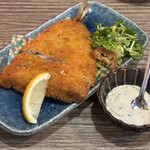 國枝鮮魚店 - 衣サクサク身がふわふわアジフライ、タルタルソースで。