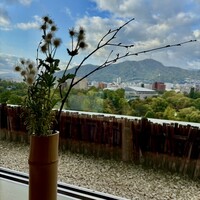 札幌 なだ万雅殿 - 緑が映える早朝の中島公園を眺める