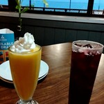 325008750 - マンゴースムージーがめっちゃ濃厚で美味しい❤️(*´꒳`*)クランベリージュースもグラスにたっぷり♡