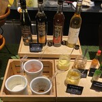  「メトロポリタングリル」 - オリーブオイル、ドレッシング等