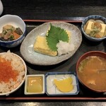 味の店 いわし - 鮭といくらご飯とだしまき玉子
