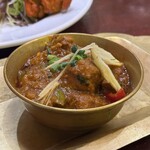 トムボーイ 106 モアイカフェ - ポークチリマサラ