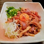 焼肉 親鳥専門店 ばかたれ - 卵の黄身、小ネギ、長ネギ