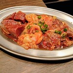 焼肉 親鳥専門店 ばかたれ - ツラミ(頬肉)、ギャラ(第4胃袋)、ハツ(心臓)