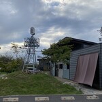 帆季珈琲テラス 太田川店 - 駐車場はお店の向こうにもあります