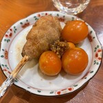 焼鳥 さとり - ゴロゴロ軟骨が入った歯応えバッチリのつくねと、ちょうちん。ちょうちん、なにかわかる？笑