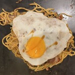 お好み焼き 城土井 - いか・ぶた焼きそば（目玉焼きトピ）@１０２０円！