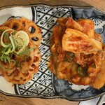 お好み焼き 城土井 - 蓮根と白菜のキムチ盛り合わせ@６２０円！